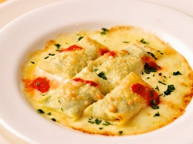 自家製リコッタチーズとほうれん草のクレープ包み オーブン焼き