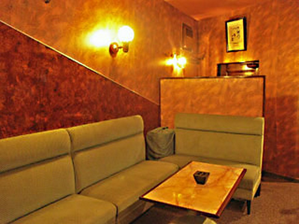 ゆっくり寛げるソファー席