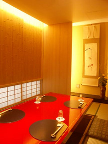【掘りごたつ】　２Ｆの掘りごたつ席は≪接待≫にも好評