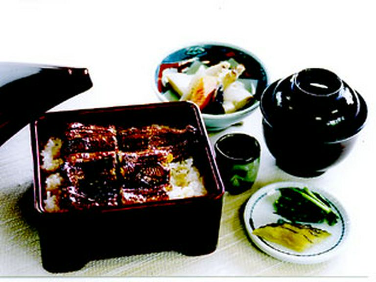 うな重 1540円より (写真:特上うな重 竹 1960円)