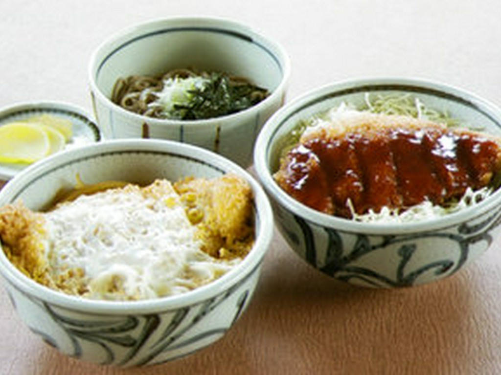 カツ丼（たまごとじ）とソースカツ丼