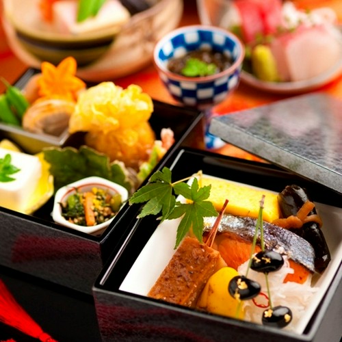 宝石のようなお弁当膳＜むらきの玉手箱＞