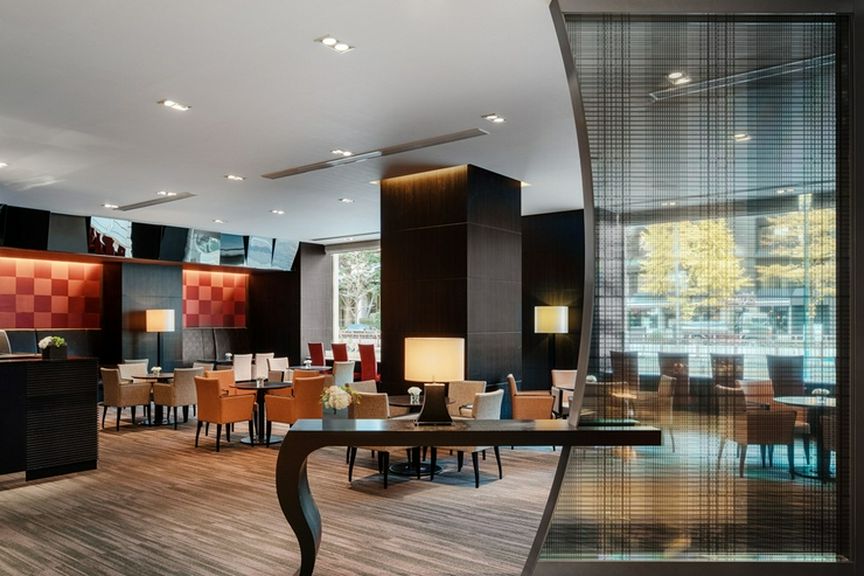 スタイリッシュなデザインの店内