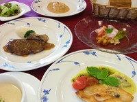 アミューズ・スープ・魚料理・肉料理・パン・サラダデザート・コーヒ