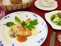 スープ・お魚・パン・サラダ