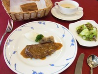 スープ・ステーキ・パン・サラダ