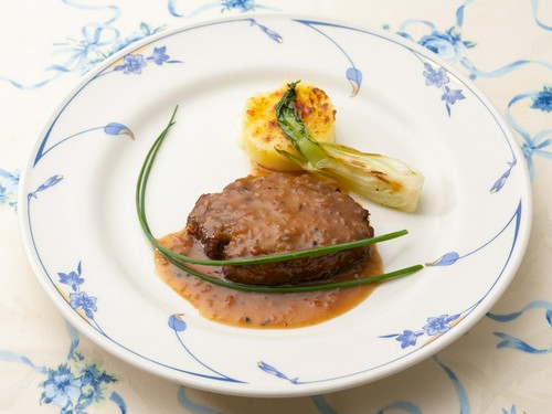 肉の旨みが強く、やわらかな肉質が特徴の『牛フィレステーキ』