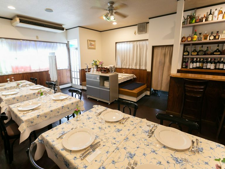 小さな子どもを連れた家族にオススメな小上がりが用意された店内