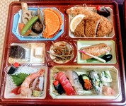 4320円～ご予算、ご要望に応じて承りますので、お気軽にご相談ください。出前も可能です。
※三日前までにお電話にてご予約ください。
配達エリアは旧勝田市内、東海村の一部地域のみとなります。