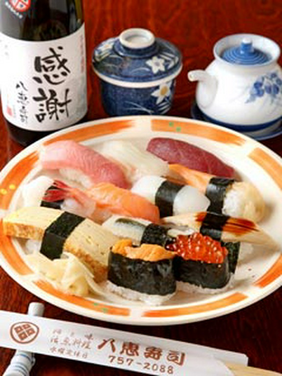 お手軽価格でボリュームあり！　『特選よくばり寿司』