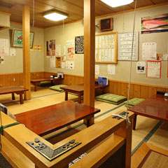 お座敷席でのんびりと。