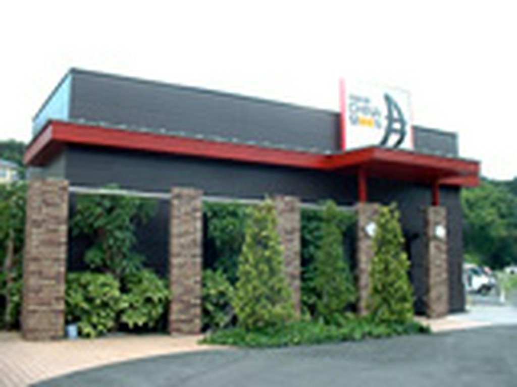 月のマークがある看板が目印です！