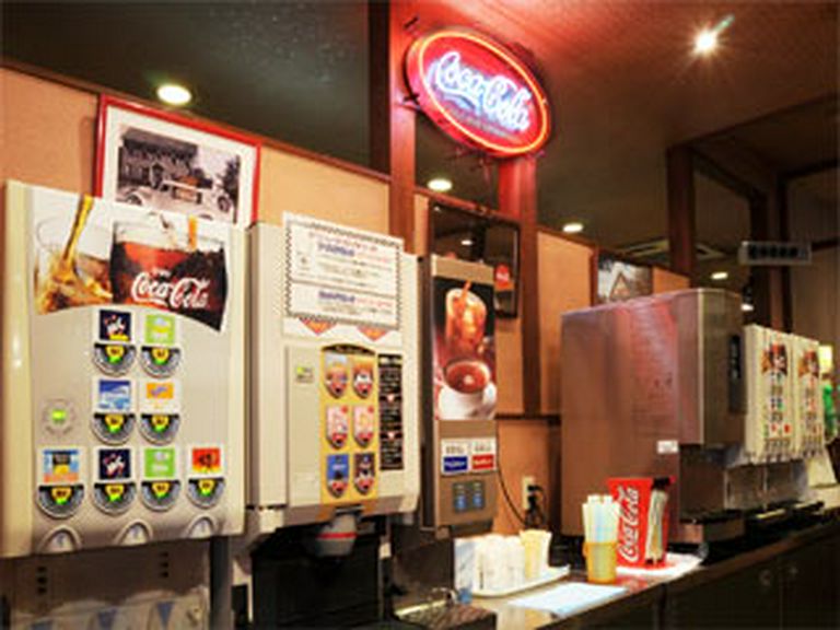 お得なドリンクバーもあり、ノンアルコールのお客様でも楽しめる