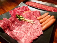 当店人気牛肉商品5品（近江牛ロース、牛タン、牛カルビ、牛赤身、牛ハラミ）とウィンナーのセットメニューです。