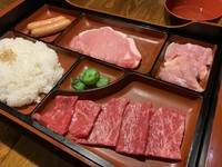 国産牛焼肉、豚ロース、とりもも、ウィンナー、漬物付き