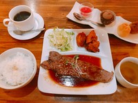 国産牛赤身ステーキ使用。
デザート、コーヒー（ドリンク）付き