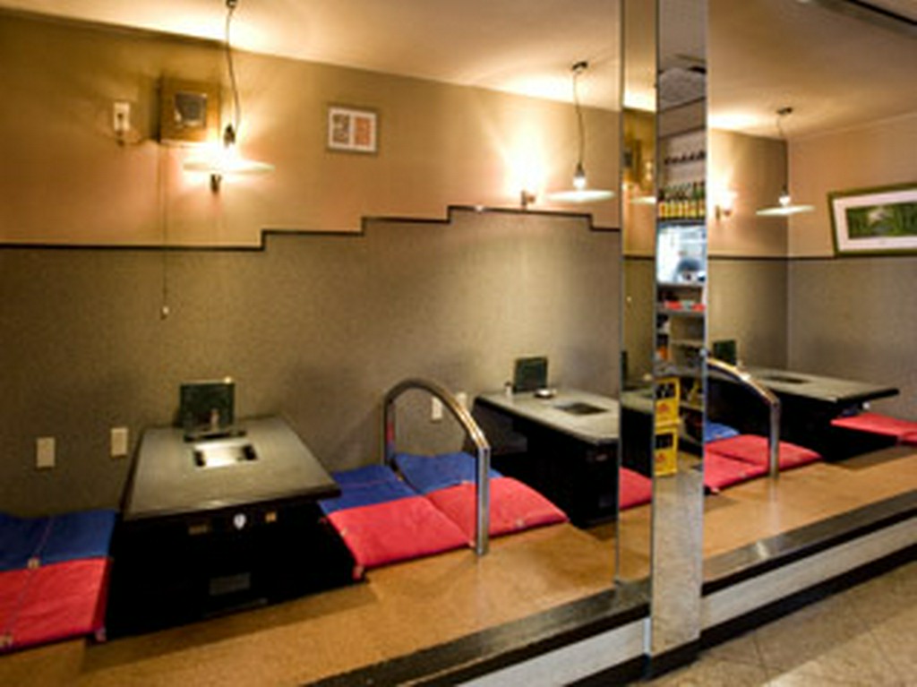 1階掘りごたつ席