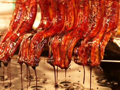 厳選した鰻・約九十年伝統の味