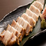 皮をしっかりと焼き穴子の旨みを引き出しました。
わさび、又はにんにんくでお召し上がりください。
※入荷 少(大きさによる為)
