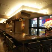 いしざきならではの鉄板で作る牛の焼きしゃぶは、一度食べてみる価値ありのおすすめメニュー！また鉄板ではシェフが会話を交えて召し上がるタイミングで調理していきます