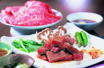 美味しい料理で会話も弾みます