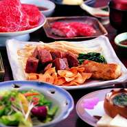 目の前で焼かれる料理を見ながらお二人の至福の時間をお楽しみください