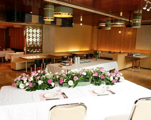 大部屋＋鏡面のお部屋　着席110名～150名様　立食120名～170名様