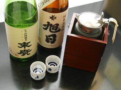 最後の一滴まで温かく飲める「卓上型お燗器」を常備