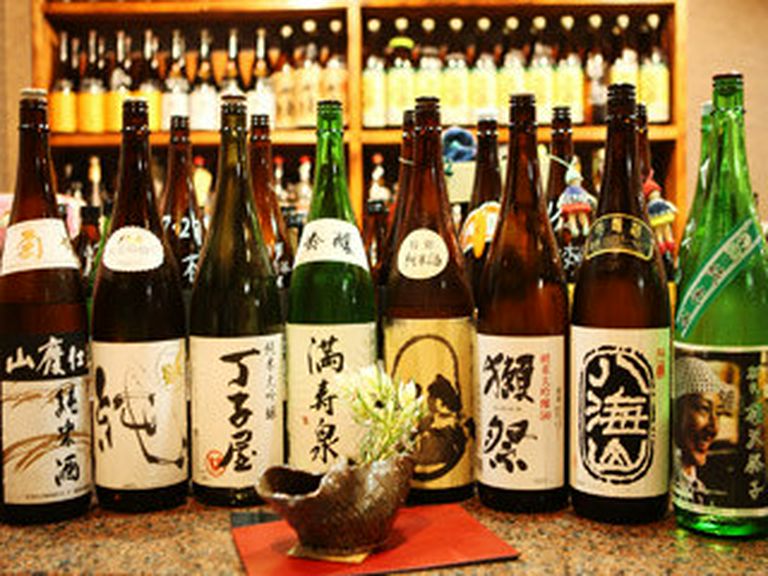 地産の旬肴、九州各地の郷土料理、そして充実の地酒が好評…