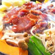 ・特上ラム肉（1人前）　・焼き野菜（大）　・ラム肉（1人前）　
ラム肉の食べ比べが出来ちゃうおススメのセット！初めての方に特におススメです。
野菜もたっぷりでボリュームも抜群！