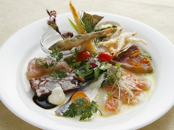 旬の食材を使った『季節の前菜盛り合わせ』