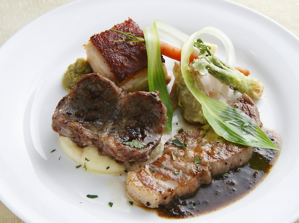 3種の豚肉を使った『いろいろ豚の盛合わせ』