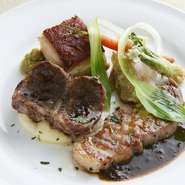 『猪肉の自家製サルシッチャのグリル』『乳飲み仔豚のやわらか煮』『チンタセネーゼ豚のグリル』