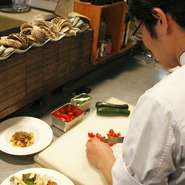 イタリア人ならこの素材を使ってどう調理するか。日本に居ながら、イタリアの味の再現を目指す山本さん。