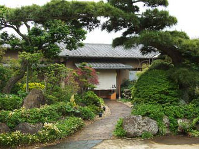 四季彩色豊かな店構え