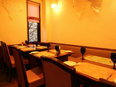 最大11名と14名対応の個室は、女子会や接待、ご家族での会食に