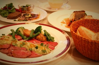 気軽に堪能できるお得な『ランチコース』　　※写真は一例です