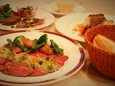 気軽に堪能できるお得な『ランチコース』　　※写真は一例です