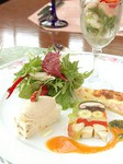 本日のお魚またはお肉料理+オードブル、スープ、パン、デザート、コヒーまたは紅茶付き