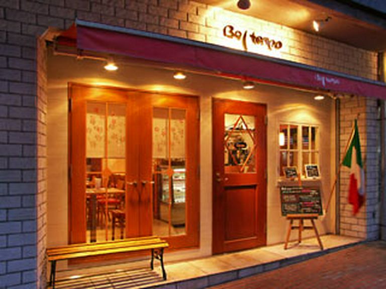 白レンガの明るいお店