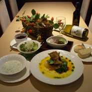 メイン料理や食後のデザートが数種類から選べるコースです。