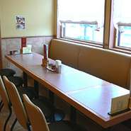 カレー・パスタに加え、お子様メニュー・定食もご提供。お子様用の椅子や絵本もご用意しております。どうぞお越しください！