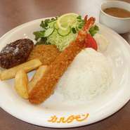 エビフライ・ミニハンバーグ・メンチカツとサラダが一皿盛りになってイロイロ食べたい方におすすめ
