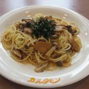 しめじ・しいたけ・マッシュルームがたっぷりのかつお風味　