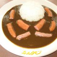 4種類のソーセージの味が楽しめる人気メニュー