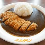 サクサク衣のボリュームあるカツカレー