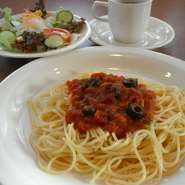 （3/26～4/1)
ベーコンとオリーブのトマトソース・アサリと小エビのクリームソース・明太子