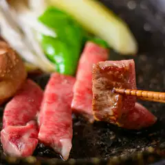 石焼きステーキならではのジューシーさをお楽しみください。