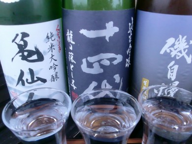 利き酒三種も。日本酒多数取り揃えております