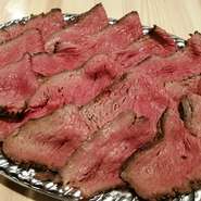 しっとり柔らか、低温熟成のちょっと自慢のローストビーフです。
※写真は２人前です